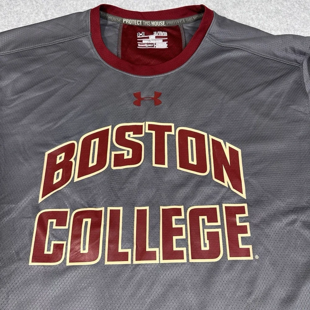 Under Armour Long Sleeve Boston College Eagles Shirt Men's XL Loose Heat Gear‎